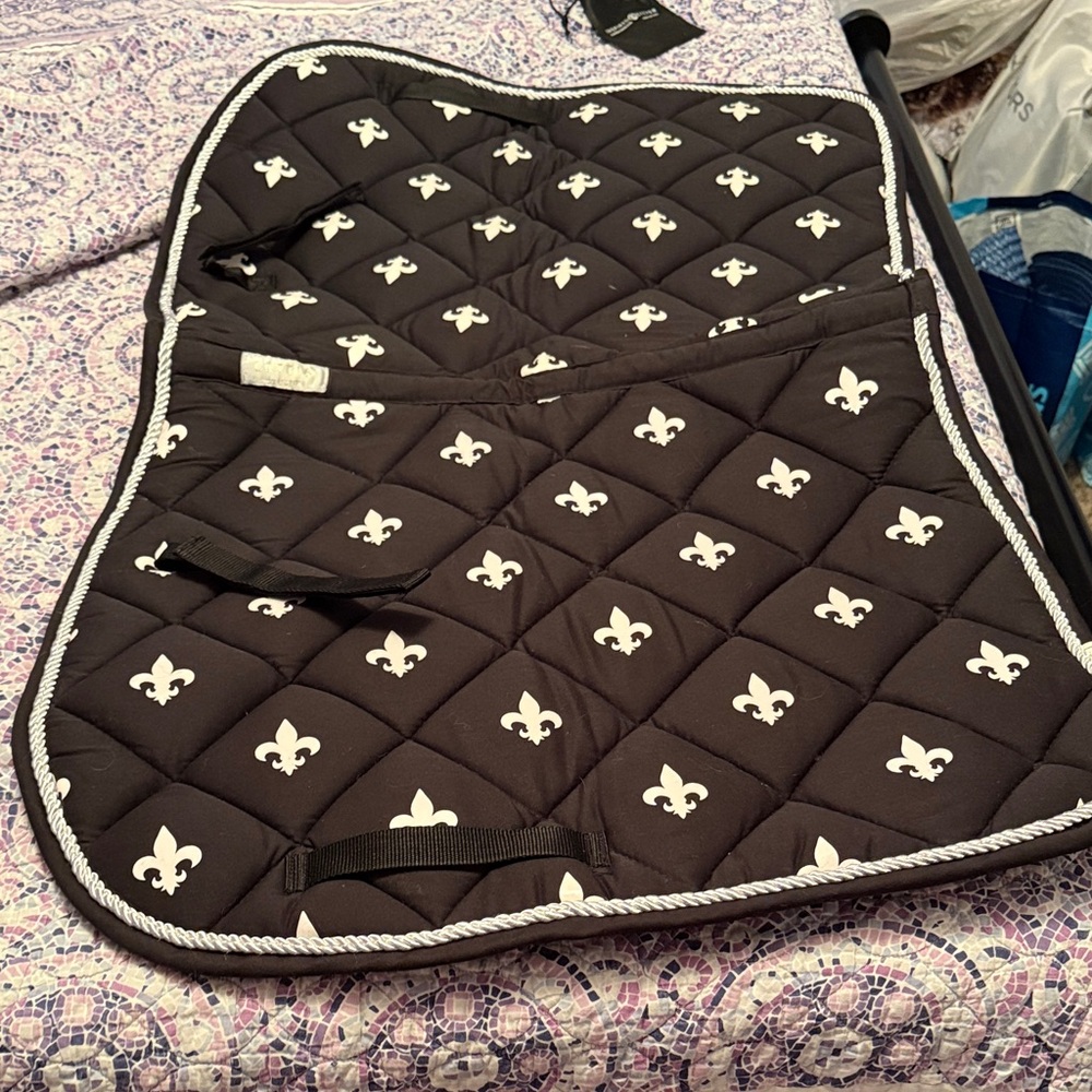 Lettia Collection Black and White Fleur-de-Lis English Saddle Pad 🐴 - Picture 5 of 6